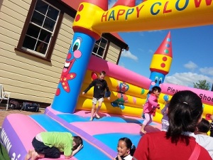 bouncy house resized
